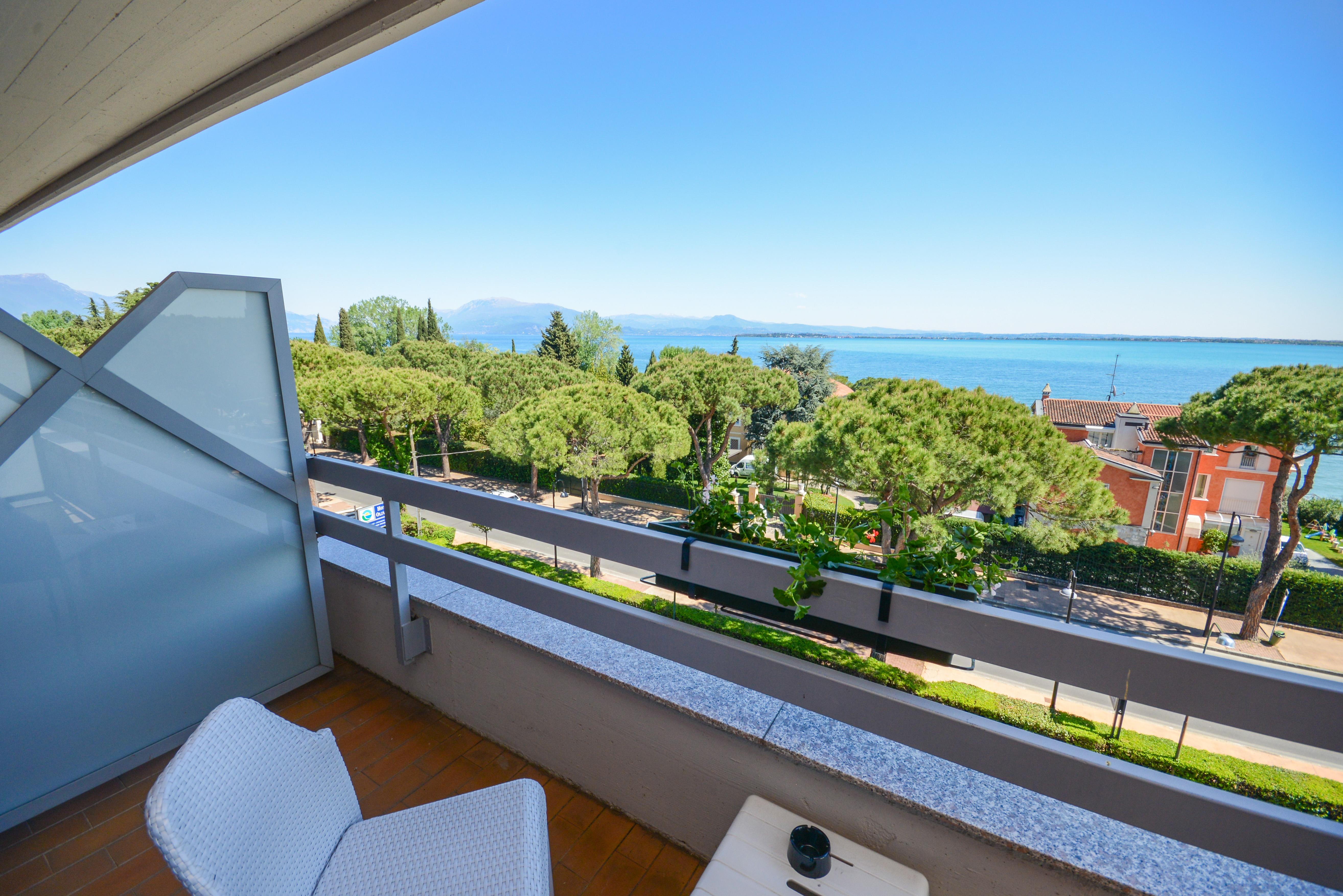 Hotel Oliveto Desenzano del Garda Exterior photo