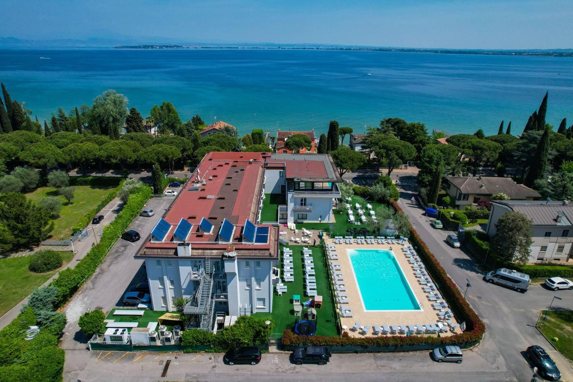 Hotel Oliveto Desenzano del Garda Exterior photo