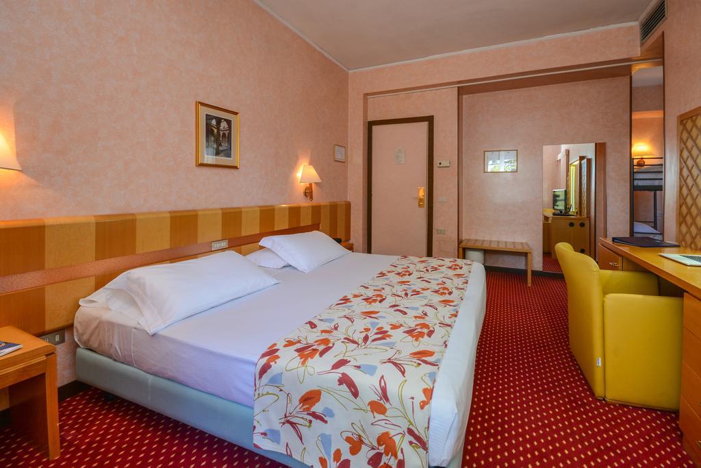 Hotel Oliveto Desenzano del Garda Exterior photo