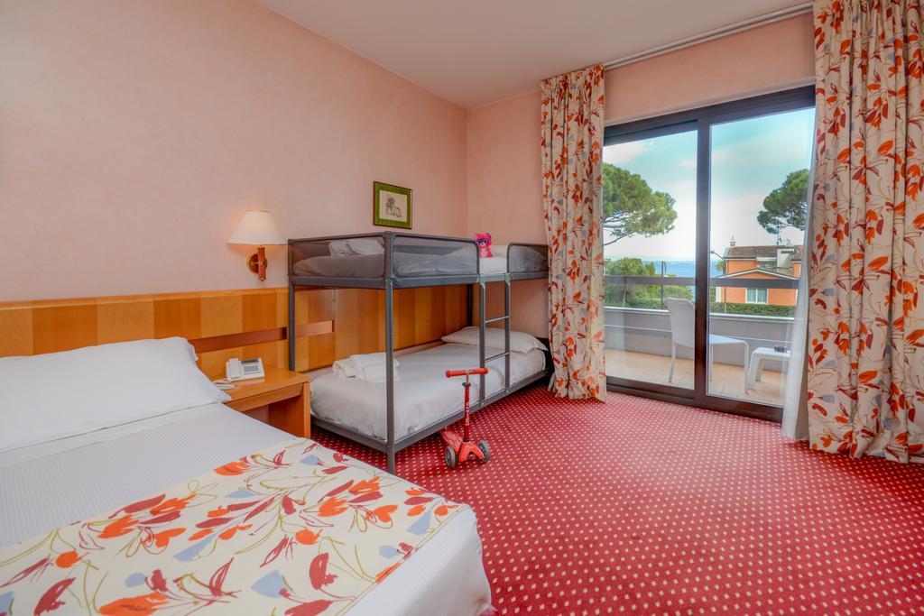 Hotel Oliveto Desenzano del Garda Exterior photo